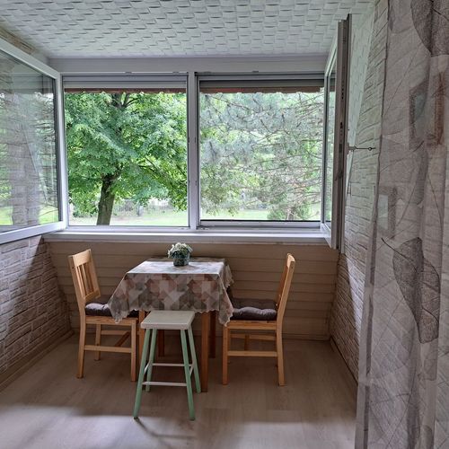 Apartman (jako celek) s manželskou postelí s výhledem do zahrady přízemní
