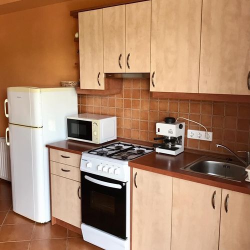 Apartament la parter cu vedere spre lac cu 2 camere pentru 4 pers.