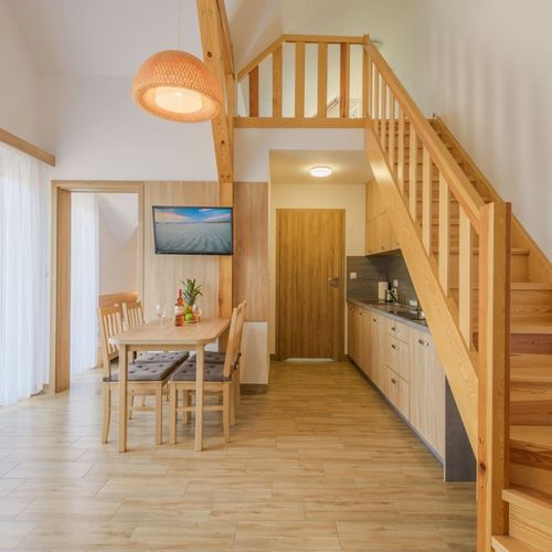 Apartament 6-osobowy z antresolą z 3 pomieszczeniami sypialnianymi