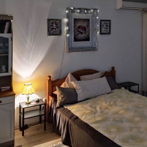 Apartman s balkónem  s manželskou postelí s 1 ložnicí (s možností přistýlky)