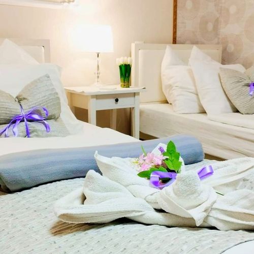 Apartament family întreaga unitate pentru 5 pers. (se inchirieaza doar integral) (se poate solicita pat suplimentar)