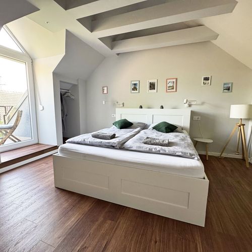 Apartament la etaj la parter cu 3 camere pentru 5 pers.