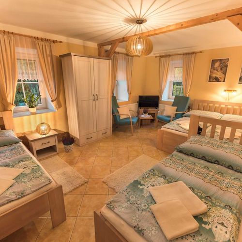 Apartament cu duș cu bucătărie proprie cu 2 camere pentru 6 pers. (se poate solicita pat suplimentar)