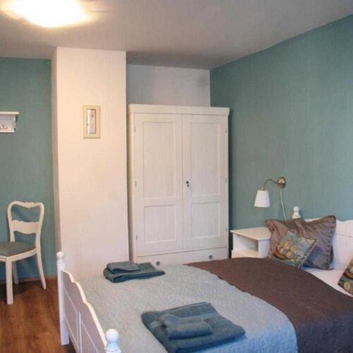 Standard Pokoj s privátní koupelnou mimo apartmán s manželskou postelí