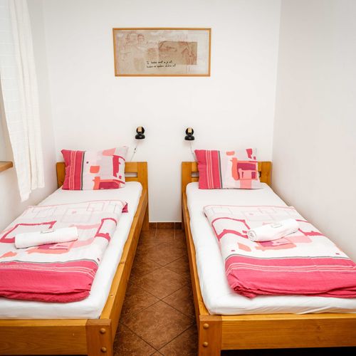 Camera twin accesibil(ă) persoanelor cu dizabilități cu chicinetă proprie
