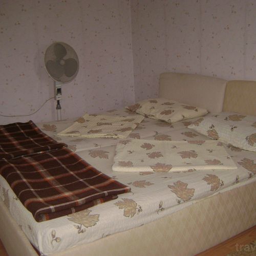 Suita la mansardă cu baie cu 3 camere pentru 6 pers. (se poate solicita pat suplimentar)