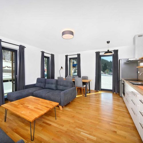 Apartament cu baie cu chicinetă proprie cu 3 camere pentru 7 pers.