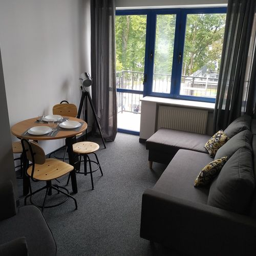 Apartament 4-osobowy z balkonem z widokiem na morze z 2 pomieszczeniami sypialnianymi