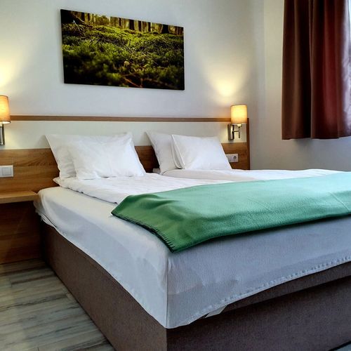 Apartament la parter cu vedere spre oraș cu 2 camere pentru 4 pers.