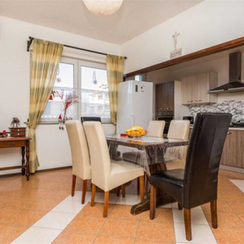 Apartman s terasou se zahradou pro 6 os. se 3 ložnicemi