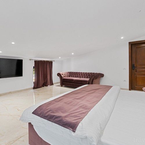 Apartament grand cu 1 camera pentru 4 pers.