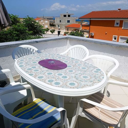 Apartament la etaj cu 2 camere pentru 4 pers.