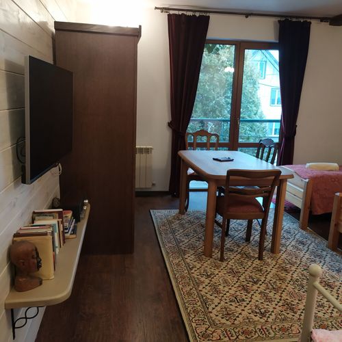 Apartament tourist la etaj cu 2 camere pentru 6 pers.