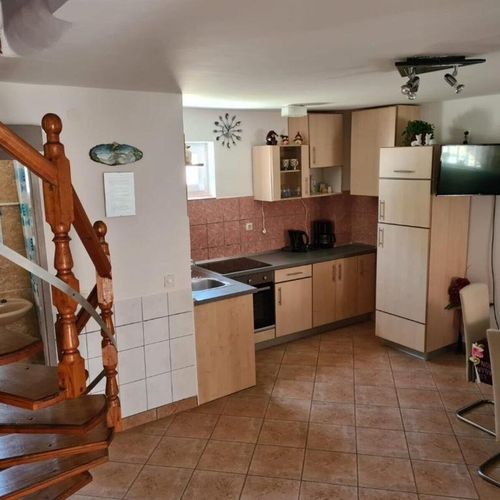Apartament cu aer condiționat cu terasă cu 3 camere pentru 6 pers.