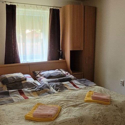 Casă de vară familial(ă) întreaga unitate pentru 6 pers. (se inchirieaza doar integral) (se poate solicita pat suplimentar)