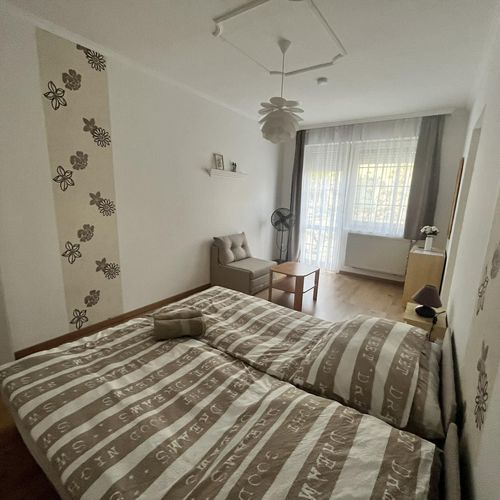 Apartament classic cu balcon cu 1 camera pentru 2 pers.