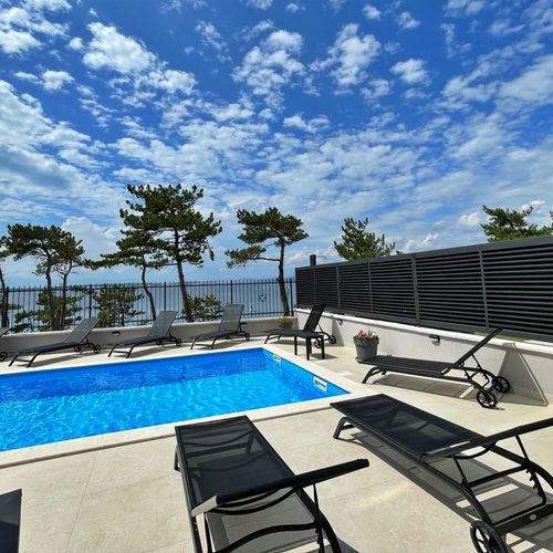 Apartament la parter lângă piscină cu 1 camera pentru 2 pers.