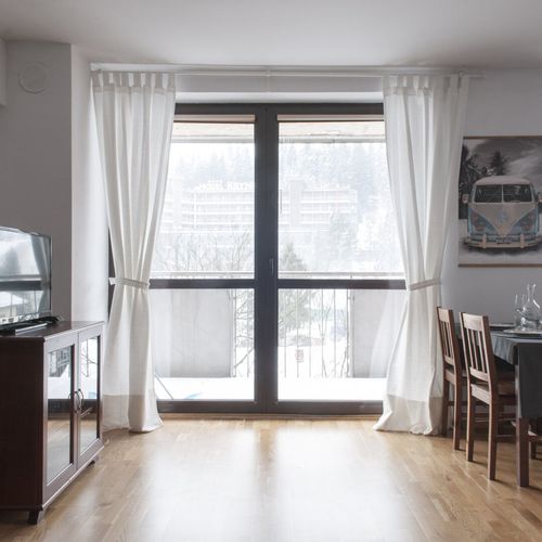 Apartament 5-osobowy z tarasem z widokiem na góry z 2 pomieszczeniami sypialnianymi