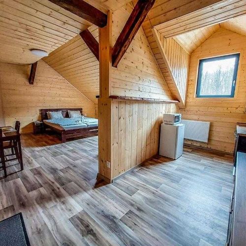 Apartman s vlastní kuchyňkou s privátní koupelnou mimo pokoj pro 4 os. s 1 ložnicí (s možností přistýlky)