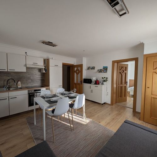 Apartament 4-osobowy na piętrze z widokiem na góry z 2 pomieszczeniami sypialnianymi (możliwa dostawka)