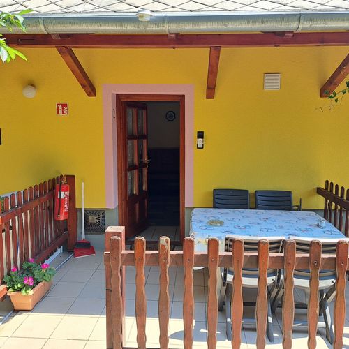 Apartament standard la parter cu 2 camere pentru 4 pers.