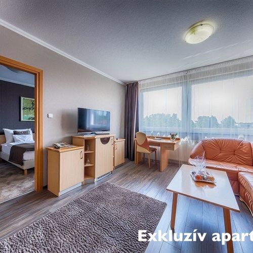 Exclusive Pokoj s privátní koupelnou mimo apartmán s manželskou postelí (s možností přistýlky)