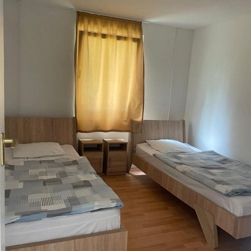 Casă de weekend întreaga unitate cu vedere spre pădure pentru 4 pers. (se inchirieaza doar integral)