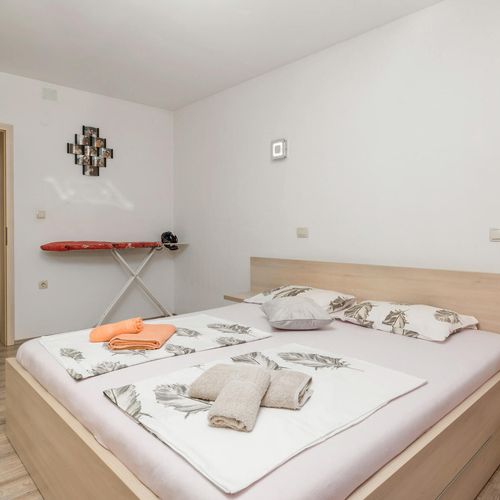 Apartament pentru 8 pers. (se inchirieaza doar integral)