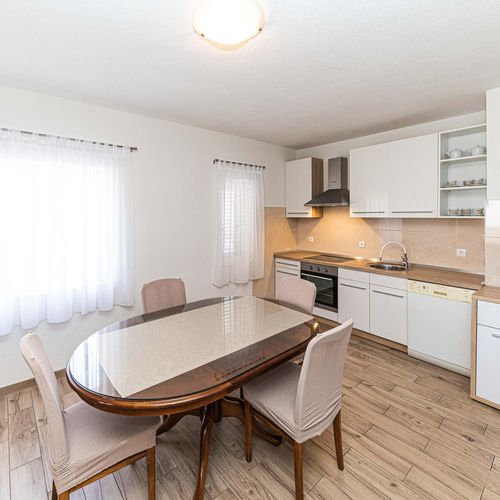 Apartament pentru 4 pers. (se inchirieaza doar integral)