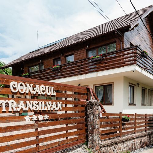 Casă de vacanță pentru 12 pers. (se inchirieaza doar integral) (se poate solicita pat suplimentar)