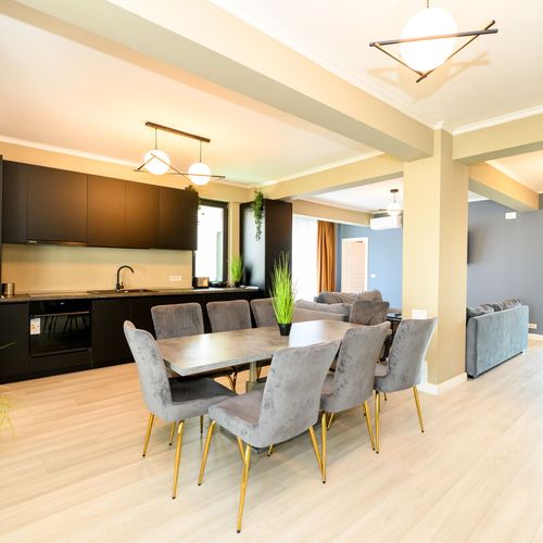 Apartament penthouse 711 cu 4 camere pentru 8 pers.