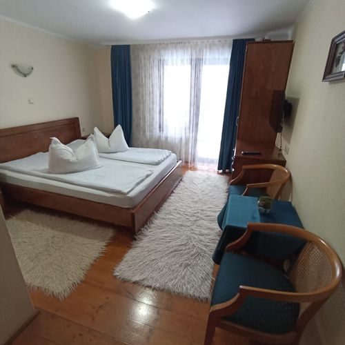 Camera dubla cu balcon cu baie