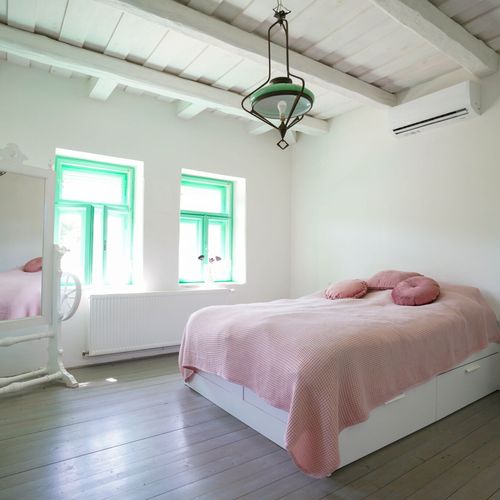 Apartament întreaga unitate cu vedere spre grădină cu 6 camere pentru 12 pers.