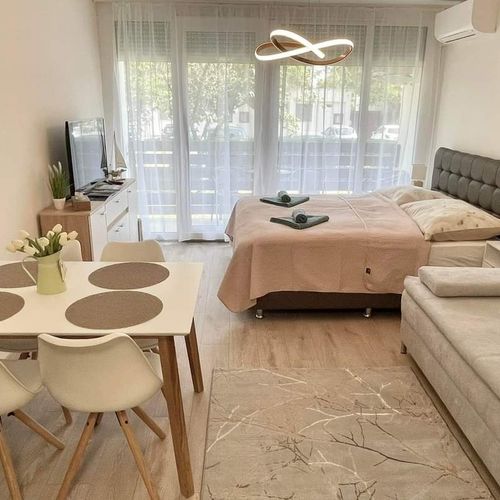Apartament 4-osobowy na parterze z tarasem z 1 pomieszczeniem sypialnianym