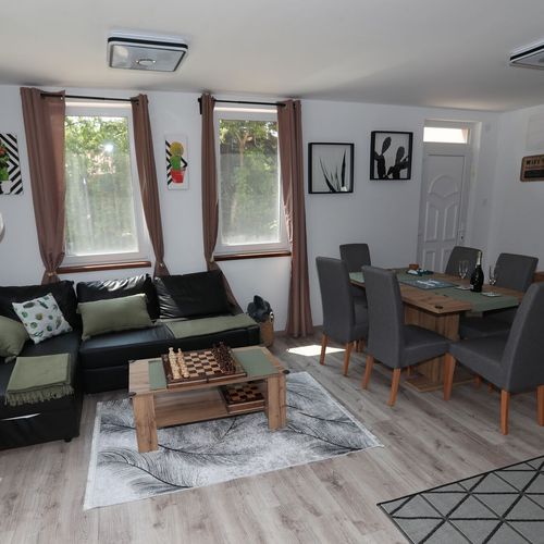 Apartman s klimatizací pro 6 os. se 3 ložnicemi přízemní