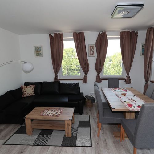 Apartman s balkónem pro 6 os. se 3 ložnicemi na poschodí