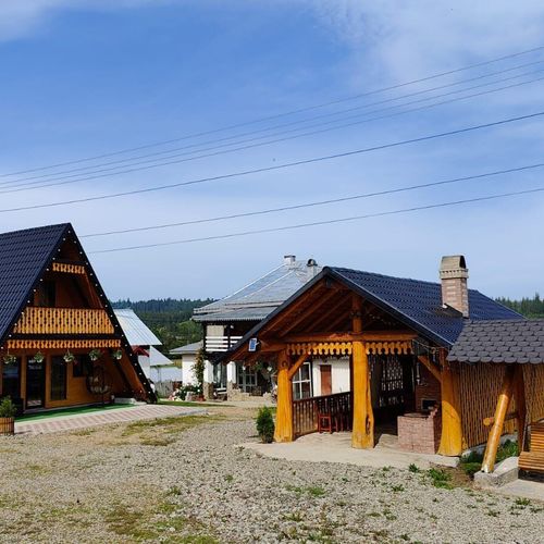 Cabană family cu balcon pentru 8 pers. (se inchirieaza doar integral) (se poate solicita pat suplimentar)