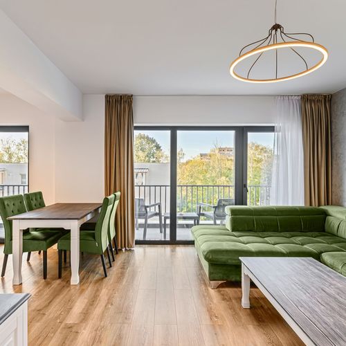 Apartament 4-osobowy Business z balkonem z 2 pomieszczeniami sypialnianymi