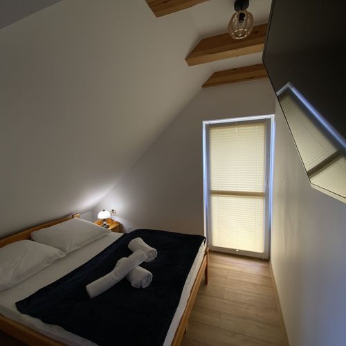 Apartman pro 5 os. se 3 ložnicemi s výhledem na hory na poschodí