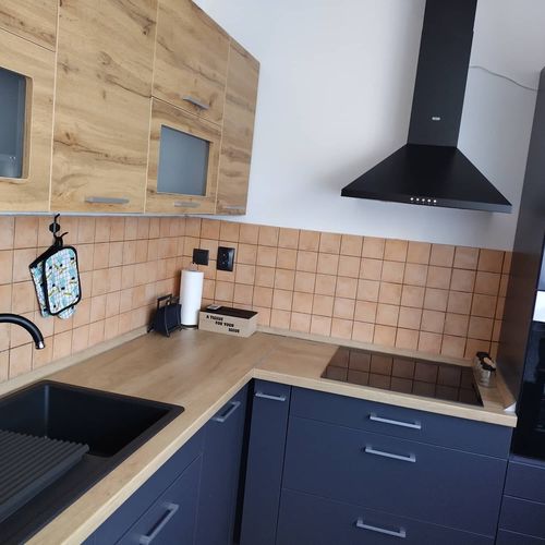Apartament la etaj cu aer condiționat pentru 4 pers. (se inchirieaza doar integral)