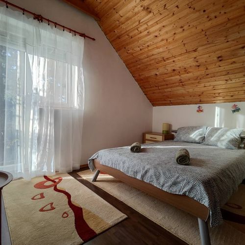 Apartament familial(ă) întreaga unitate pentru 5 pers. (se inchirieaza doar integral) (se poate solicita pat suplimentar)