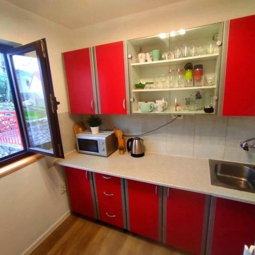 Apartman pro 3 os. se 2 ložnicemi s výhledem na moře na poschodí