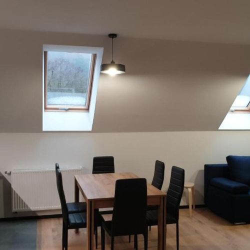 Apartament la etaj cu vedere spre pădure cu 3 camere pentru 6 pers. (se poate solicita pat suplimentar)