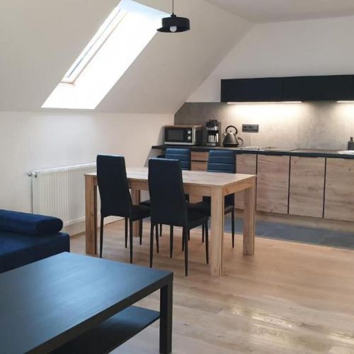 Apartament la etaj cu vedere spre pădure cu 3 camere pentru 6 pers. (se poate solicita pat suplimentar)