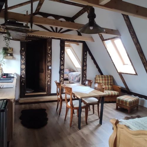 Apartament studio cu chicinetă proprie cu 2 camere pentru 4 pers.
