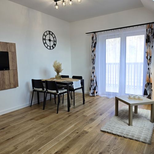 Apartament 4-osobowy z balkonem z widokiem na góry z 1 pomieszczeniem sypialnianym
