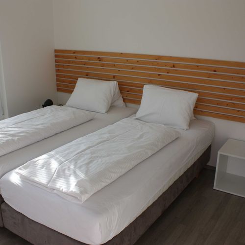 Apartament 4-osobowy Komfort z widokiem na jezioro z 2 pomieszczeniami sypialnianymi (możliwa dostawka)