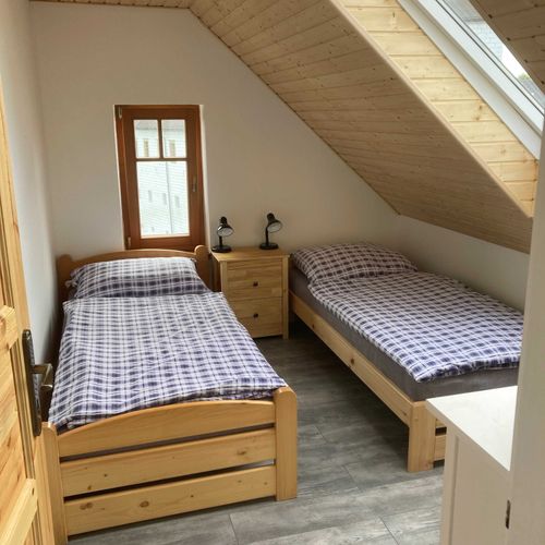 Apartament 4-osobowy z prysznicem z 2 pomieszczeniami sypialnianymi (możliwa dostawka)