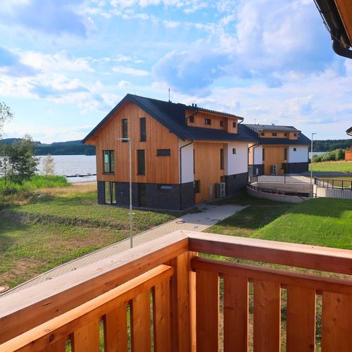Apartament 4-osobowy z prysznicem z aneksem kuchennym (możliwa dostawka)