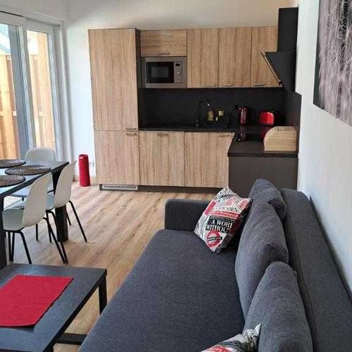 Apartament 4-osobowy z prysznicem z aneksem kuchennym (możliwa dostawka)